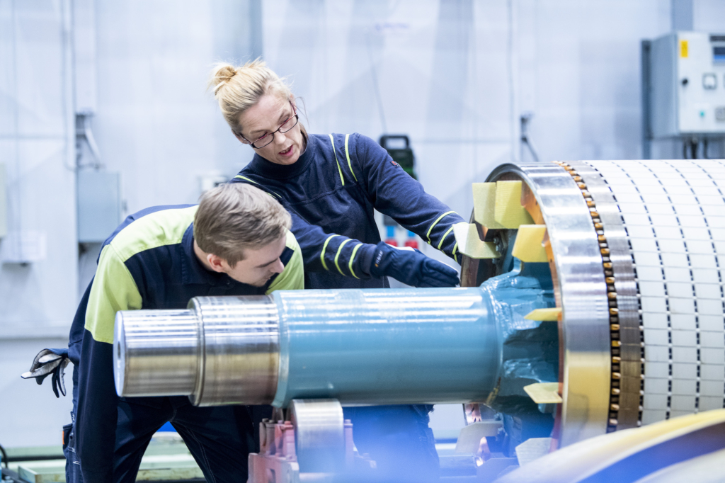 Handledare visar student.