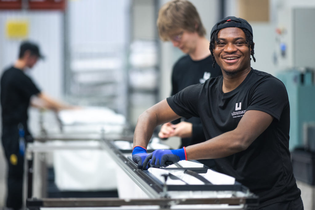 Medarbetare arbetar i produktion