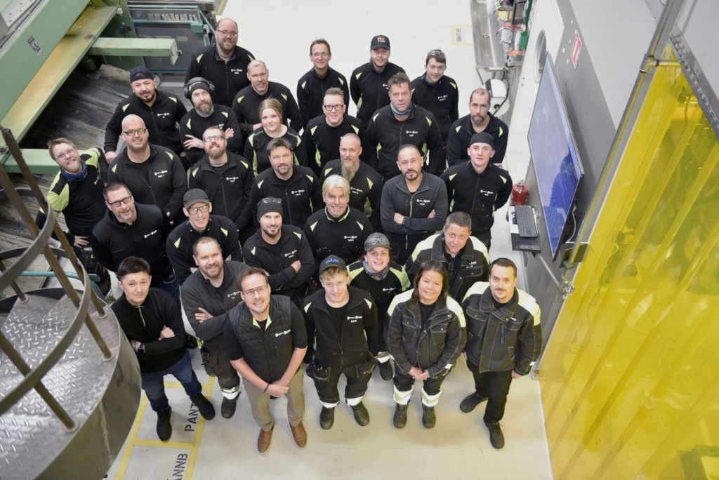 Gruppbild på alla medarbetare på Svets & Smide